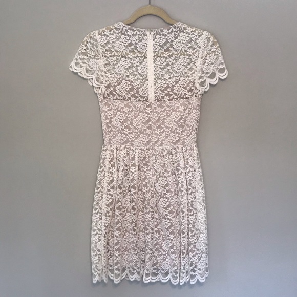 White lace dress - Picture 3 of 8